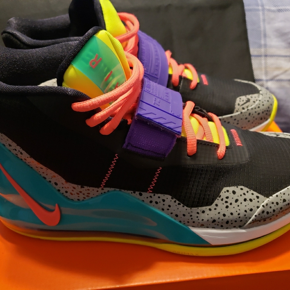 Shoe